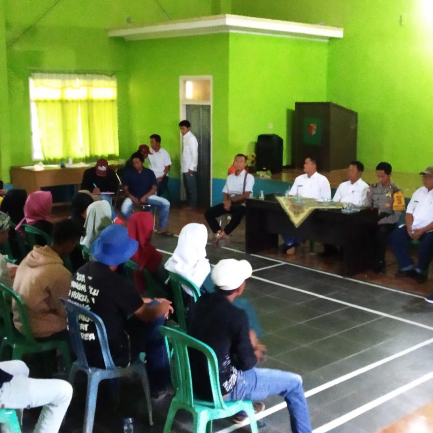 Rapat karang Taruna Desa Mekarlaksana