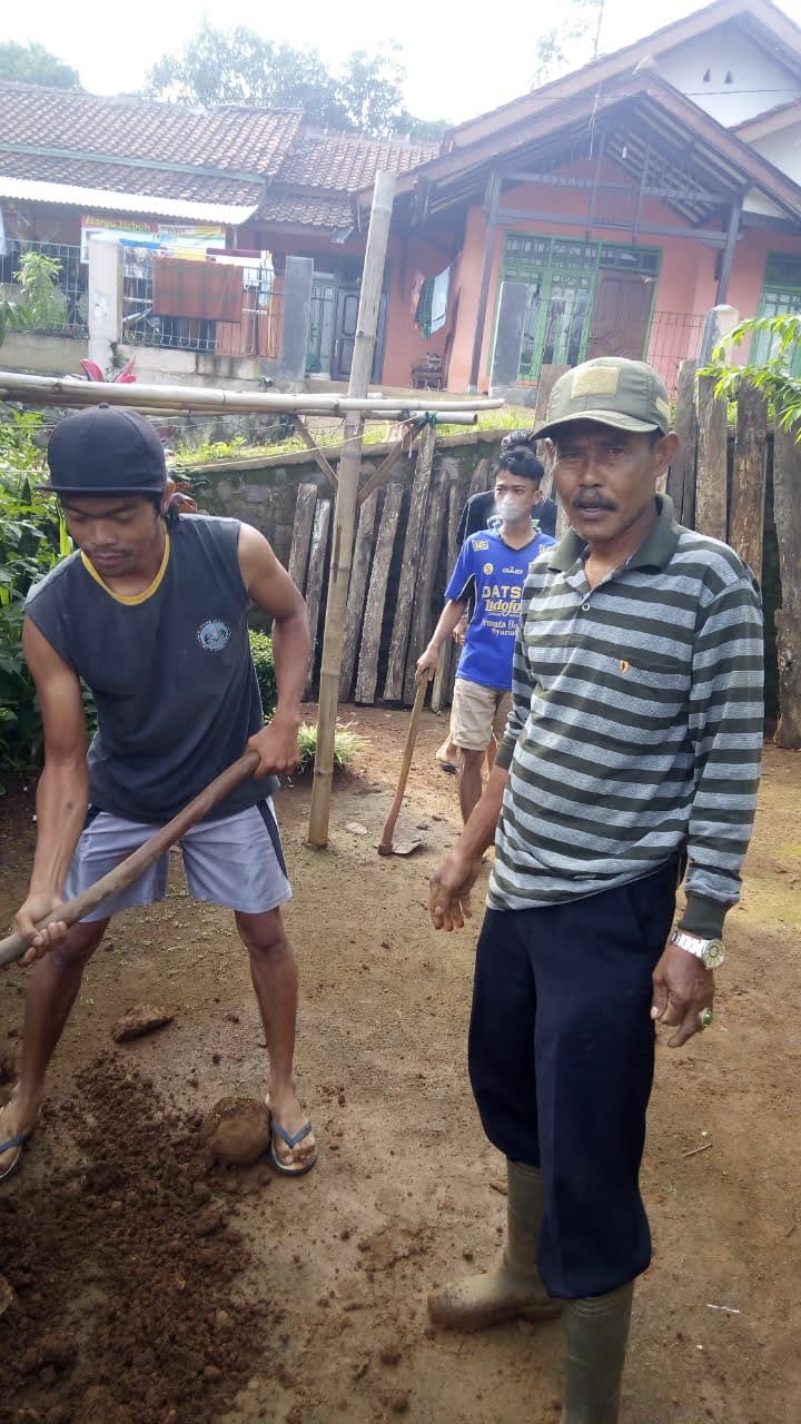 Kerja Bakti Karang Taruna RW Desa Mekarlaksana
