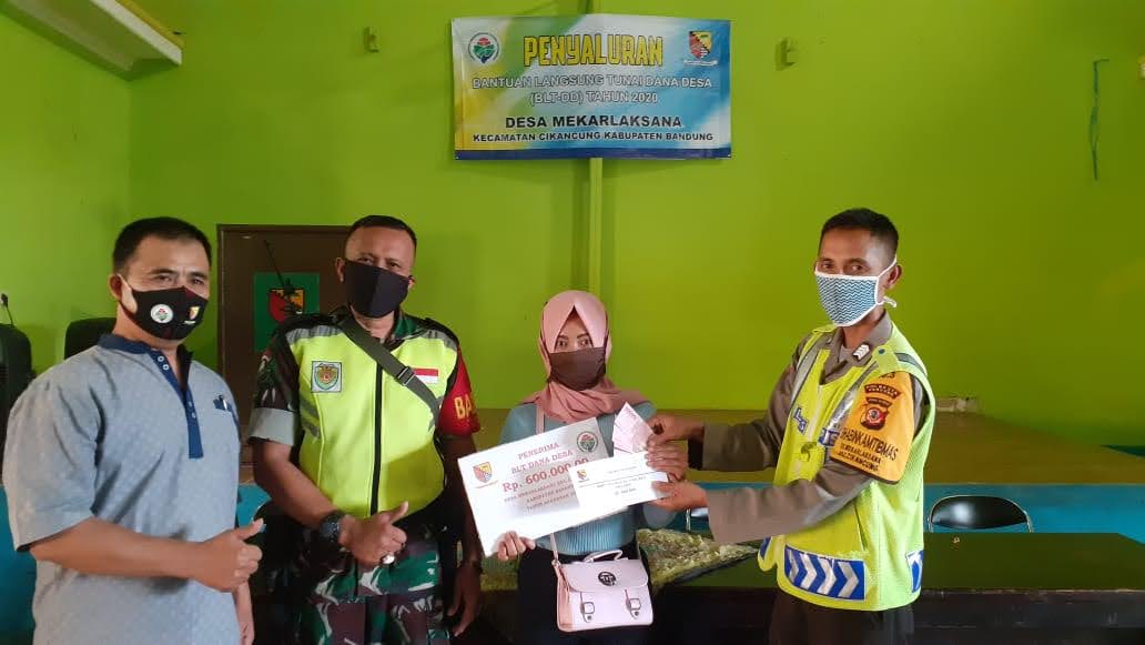 Pembagian BLT Tahap I Gelombang Ke - I Desa Mekarlaksana