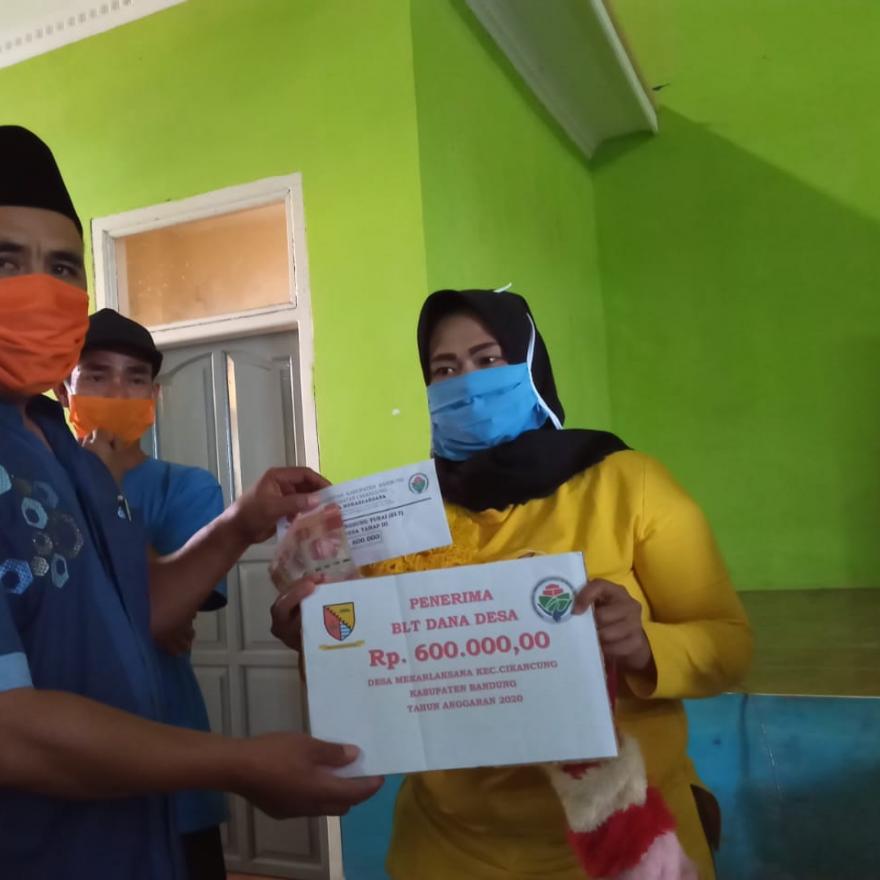 Pembagian BLT Tahap I Gelombang Ke - III Desa Mekarlaksana